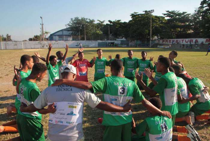 29/04/2018 - Caderno Baixada. Jogos da Baixada. Final Futebol de campo masculino. Mag� e Guapimirim. Mag� foi a equipe vencedora.Foto: Fernanda Dias / Ag�ncia O Dia.