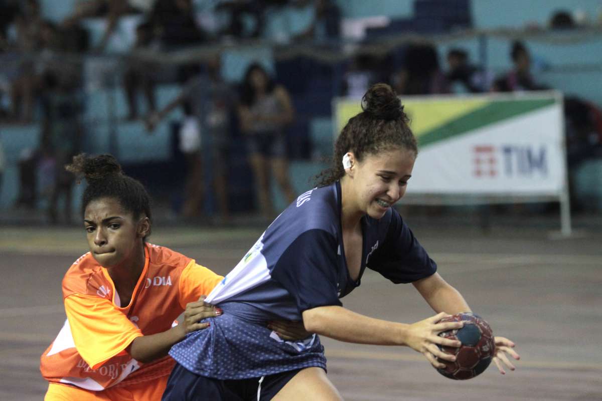 28/04/2018 - Caderno Baixada. Jogos da Baixada. Semi fina lHandbol feminino Duque de Caxias e Belford Roxo.Foto: Fernanda Dias / Agência O Dia.