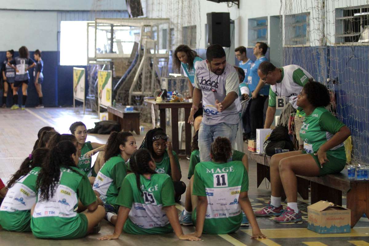 28/04/2018 - Caderno Baixada. Jogos da Baixada. Final Handbol feminino Duque de Caxias e Mag�. Equipe de Mag� foi a vencedora.Foto: Fernanda Dias / Ag�ncia O Dia.