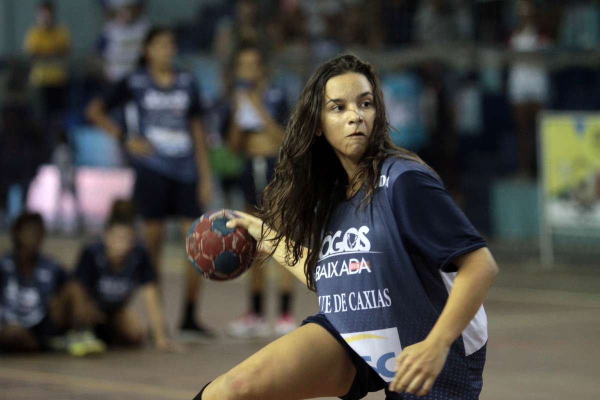 28/04/2018 - Caderno Baixada. Jogos da Baixada. Final Handbol feminino Duque de Caxias e Magé. Equipe de Magé foi a vencedora.Foto: Fernanda Dias / Agência O Dia.