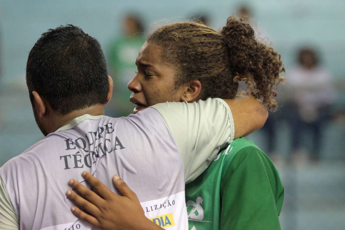 28/04/2018 - Caderno Baixada. Jogos da Baixada. Final Handbol feminino Duque de Caxias e Magé. Equipe de Magé foi a vencedora.Foto: Fernanda Dias / Agência O Dia.