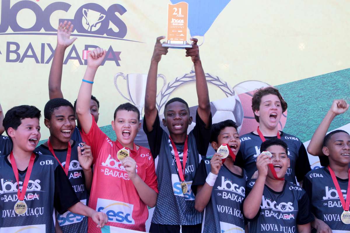 29/04/2018 - Caderno Baixada. Jogos da Baixada.Handbol Masculino equipe vencedora Nova Iguaçu. Foto: Fernanda Dias / Agência O Dia.