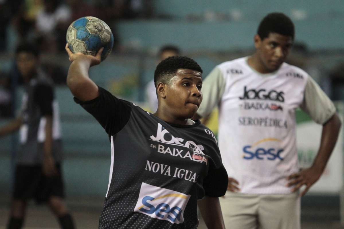 29/04/2018 - Caderno Baixada. Jogos da Baixada. Handbol Masculino. Duque de Caxias e Nova Iguaçu.Foto: Fernanda Dias / Agência O Dia.