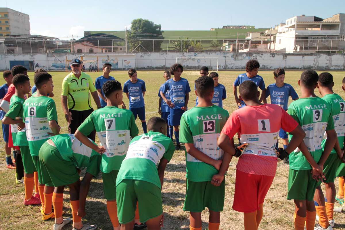 29/04/2018 - Caderno Baixada. Jogos da Baixada. Final Futebol de campo masculino. Magé e Guapimirim. Magé foi a equipe vencedora. Foto: Fernanda Dias / Agência O Dia.