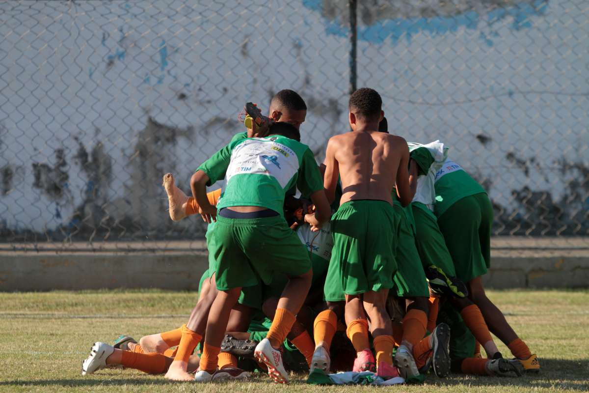 29/04/2018 - Caderno Baixada. Jogos da Baixada. Final Futebol de campo masculino. Magé e Guapimirim. Magé foi a equipe vencedora.Foto: Fernanda Dias / Agência O Dia.