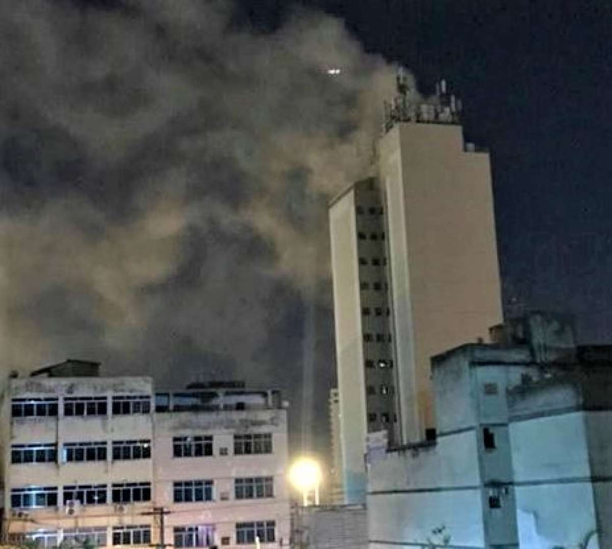 Incêndio causou pânico em Volta Redonda - Foto enviada ao WhatsApp do Dia