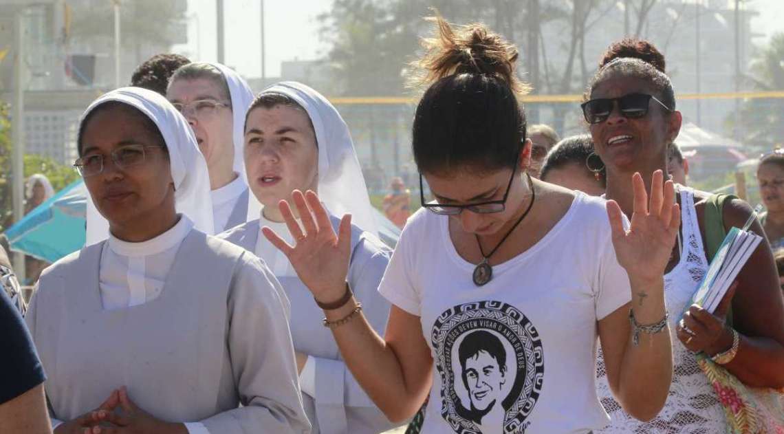 Missa em homenagem ao médico surfista , Guido Schaffer , missionário da Igreja Católica que poderá ser canonizado como Santo pela Igreja Católica. 