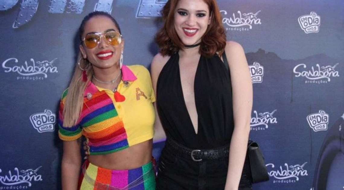 Anitta e Ana Clara 