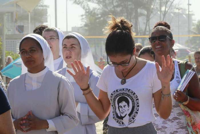 Missa em homenagem ao médico surfista , Guido Schaffer , missionário da Igreja Católica que poderá ser canonizado como Santo pela Igreja Católica. 