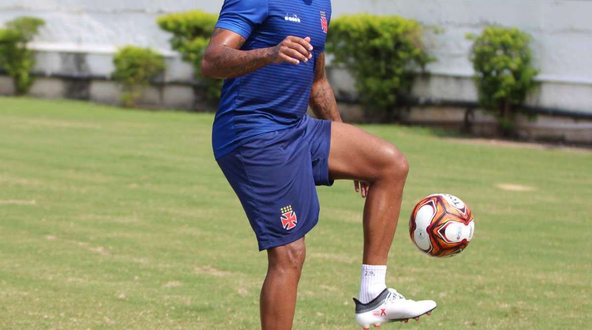 Breno operou o menisco do joelho esquerdo e n&atilde;o defende o Vasco desde novembro do ano passado - CARLOS GREG&Oacute;RIO JR / VASCO 