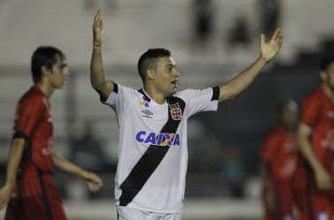 Ídolo do Vasco, Éder Luis faz críticas a ex-dirigente: 'Safado'