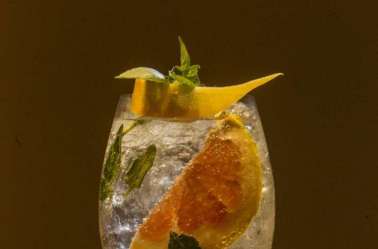 Marca vai distribuir drinks de graça na orla do Rio