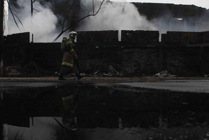 Barrac�o da Imp�rio da Tijuca pegou fogo no in�cio do m�s