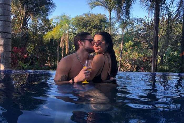 Breno e Paula curtem feriado em clima de romance no interior de Goi�s