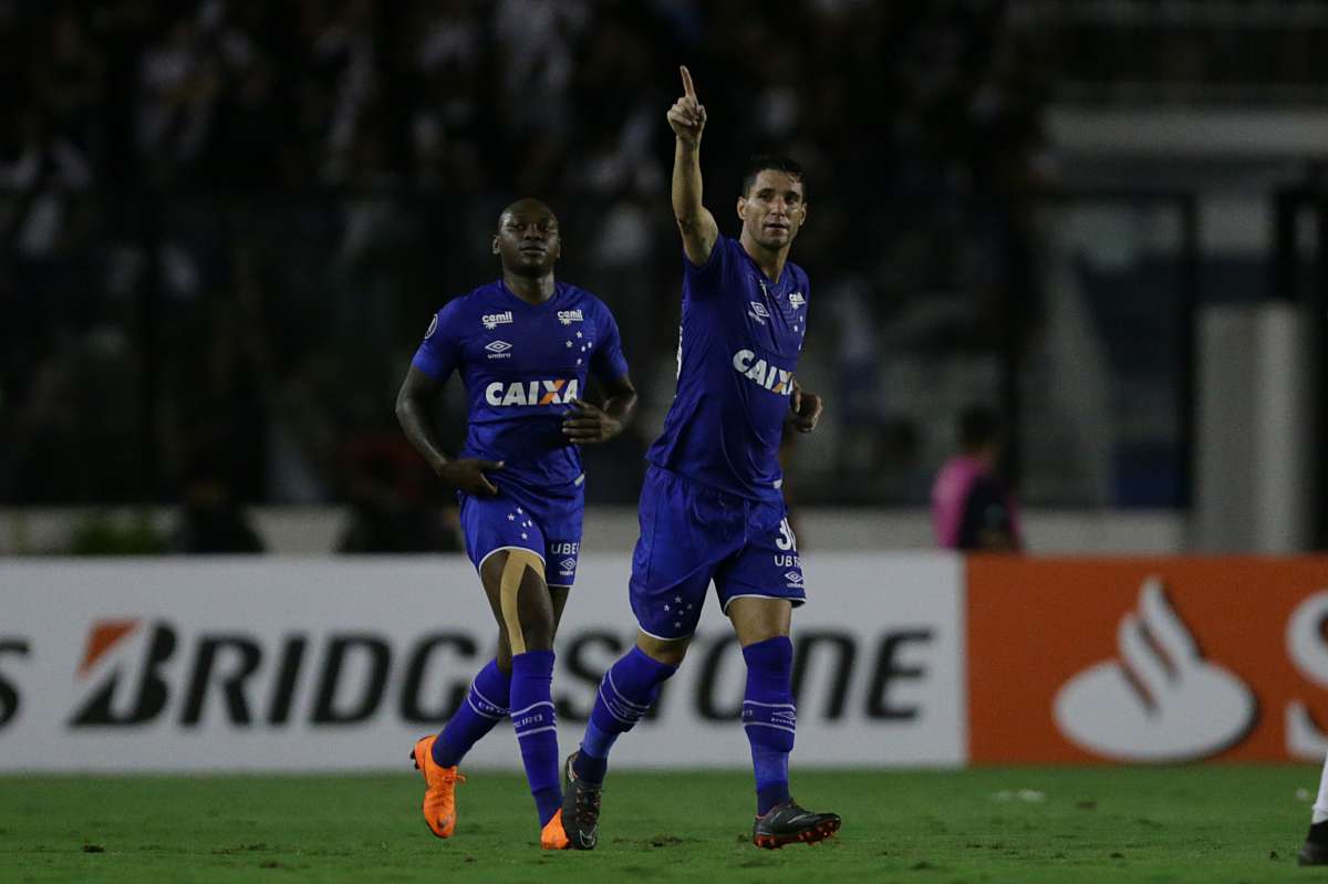 02/05/2018 - Vasco x Cruzeiro se enfrentam pela quinta rodada do grupo 5 da Libertadores da América, às 21h45 (horário de Brasília) no estádio de São Januário, no Rio de Janeiro..Provável Vasco: Martín Silva; Yago Pikachu, Paulão, Werley e Henrique; Wellington, Bruno Silva, Wagner, Thiago Galhardo e Rildo; Andrés Rios - Provável Cruzeiro:  Fábio, Lucas Romero (Edílson), Dedé, Léo e Egídio, Lucas Silva, Henrique, Arrascaeta, Thiago Neves, Rafinha e Sassá.
