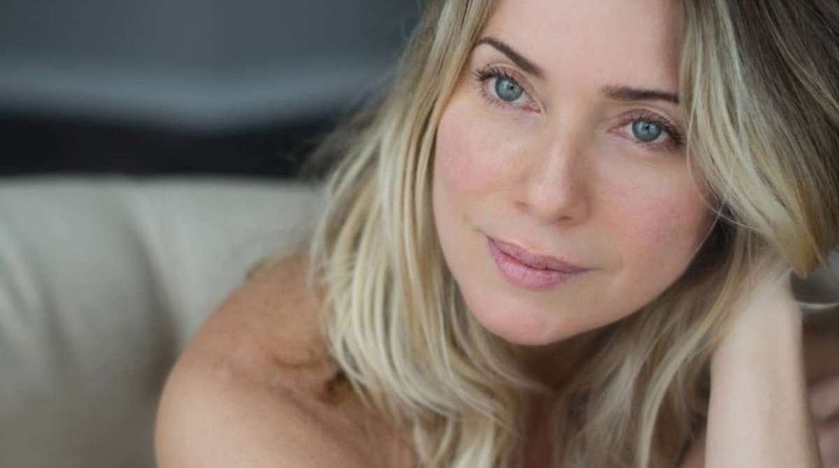 Letícia Spiller posa para ensaio nu