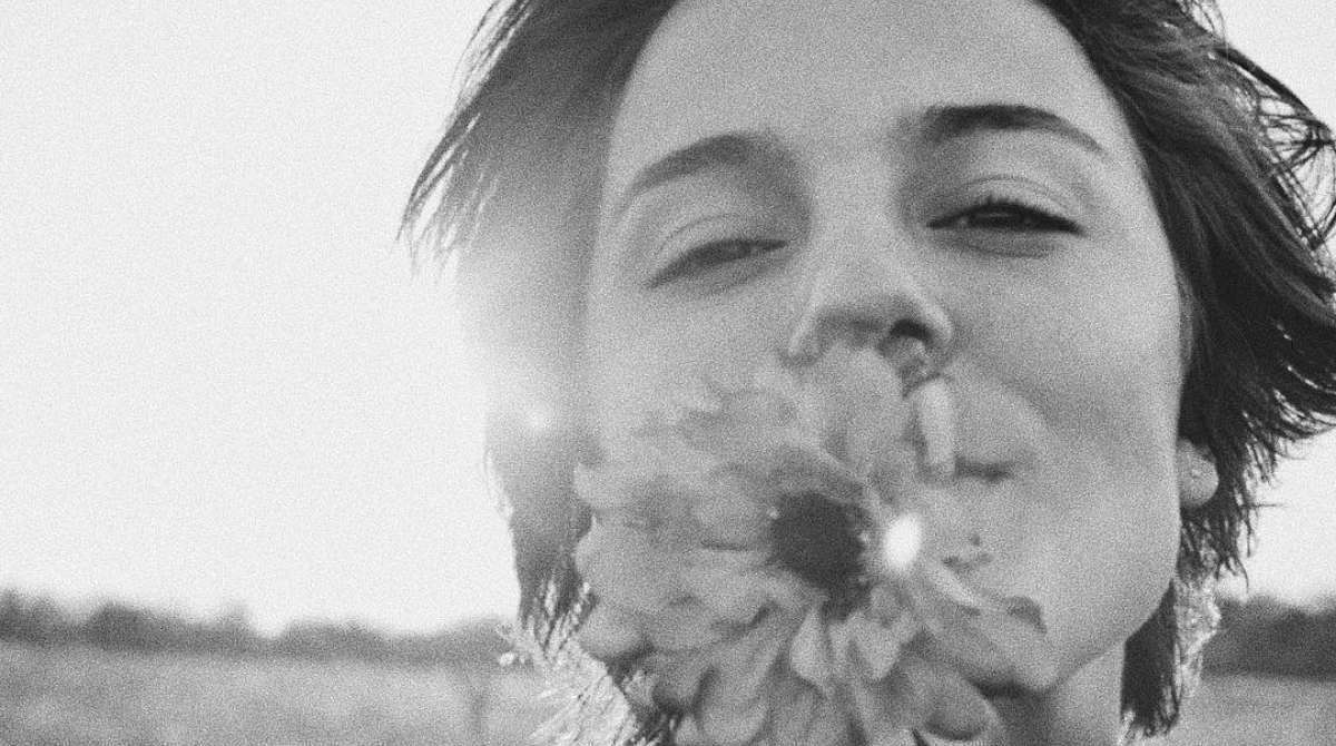 Cena em que Maria (Alice Wegmann) é vítima de abuso sexual por Jurandir (Rodrigo García) em 'Onde Nascem os Fortes'