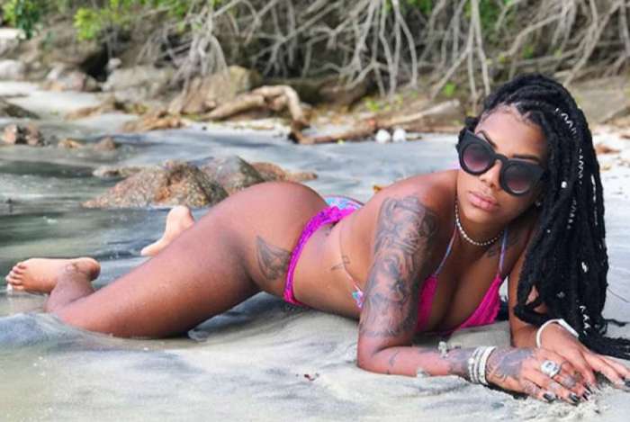 Ludmilla sensualiza em Angra dos Reis