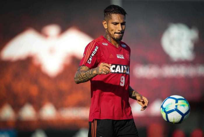 Paolo Guerrero, centroavante do Flamengo, voltou aos gramados