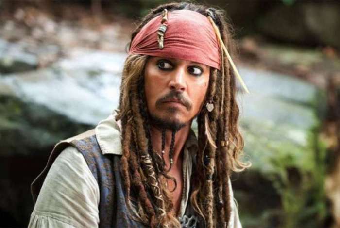 Johnny Depp na pele do capit�o Jack Sparrow, de 'Piratas do Caribe' 