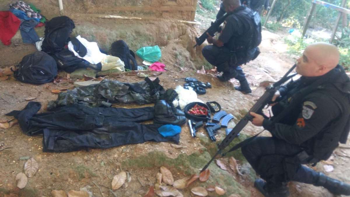 Apreensões feitas em operação nos morros Chapéu Mangueira e Babilônia, no Leme - Divulgação