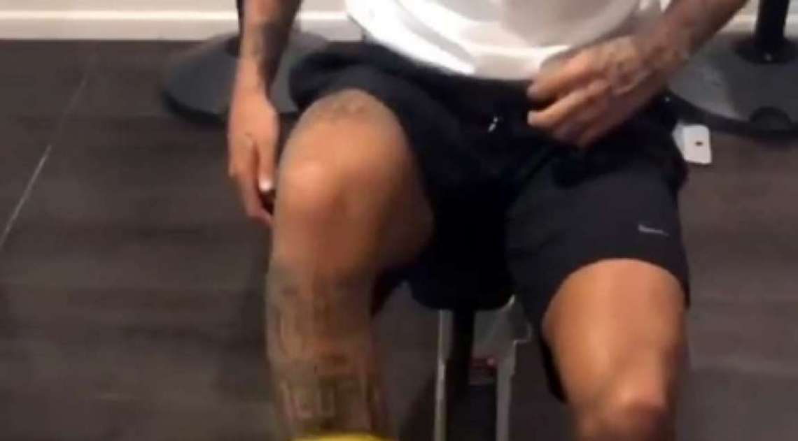 Neymar fez embaixadinhas - Reprodução / Instagram