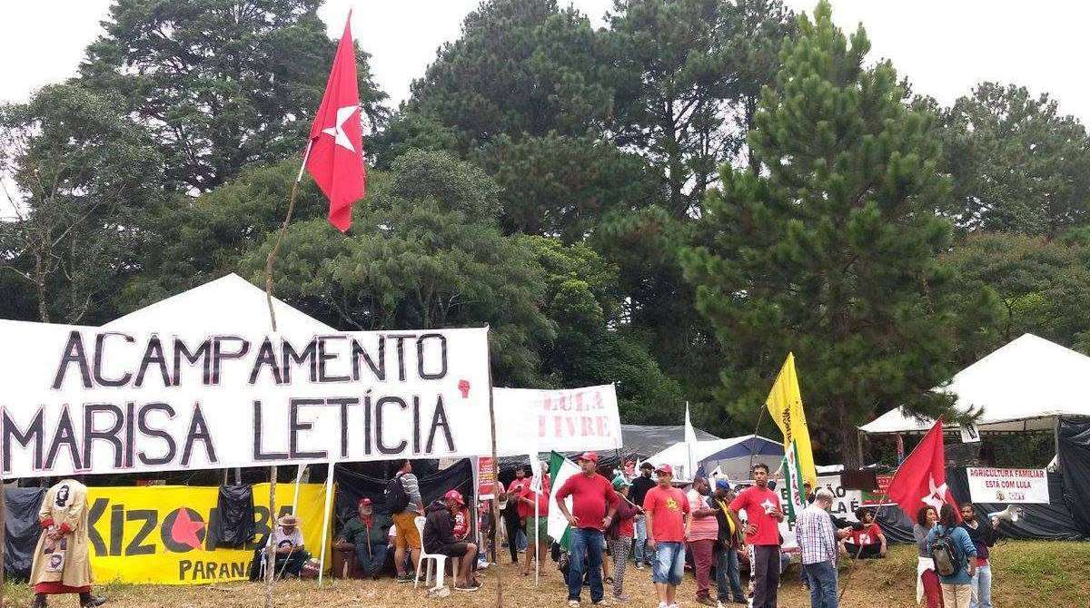 Acampamento de apoiadores de Lula, em Curitiba: alvo de tiros na madrugada  - reprodução facebook