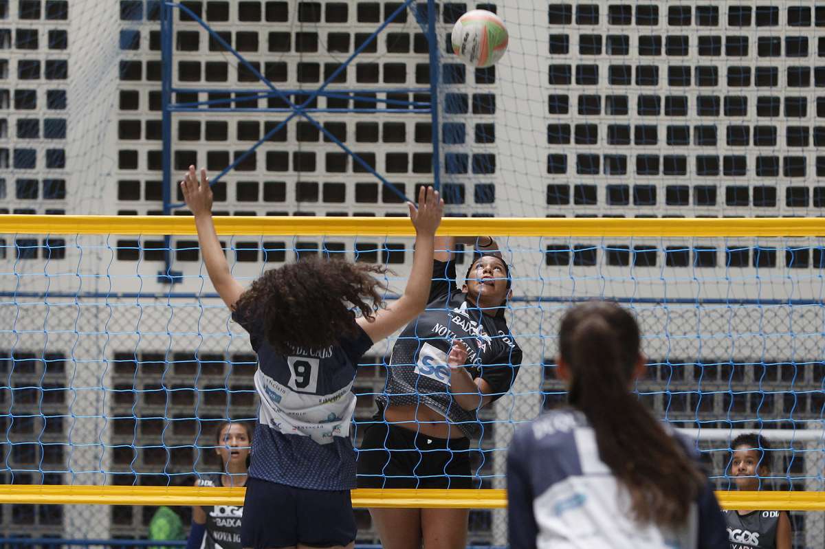 05/05/2018 - 21ª Edicão dos Jogos da Baixada, promovida pelo Jornal O Dia. Na imagem, as competições de hoje, realizadas no Sesc São João de Meriti, um dos municípios da Baixada Fluminense do Rio de Janeiro. Foto de Alexandre Brum / Agência O Dia - CADERNO BAIXADA CIDADE JOGO ESPORTE JUVENTUDE JOVEM