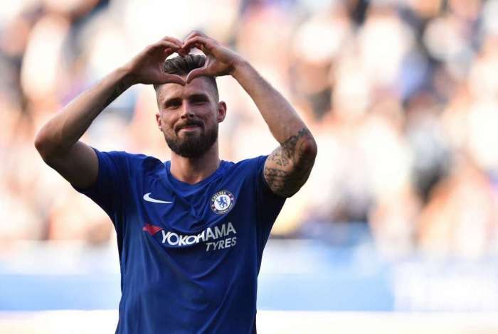 Giroud comemora gol contra Liverpool