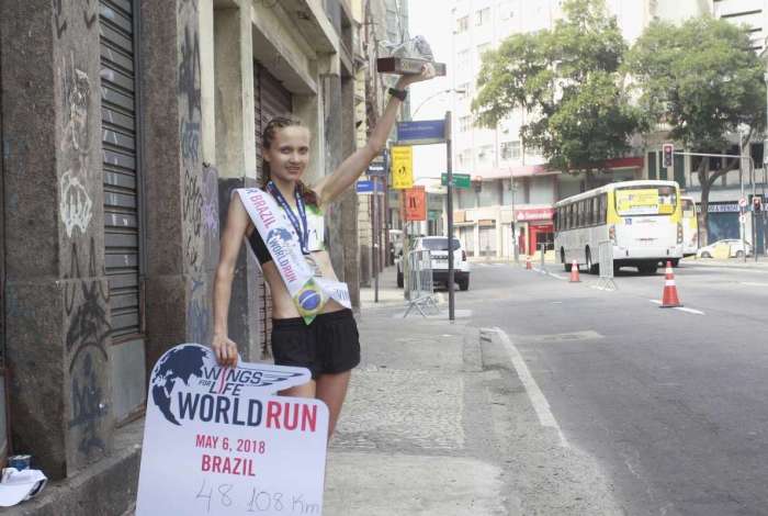 06/05/18-   A corredora Eva Zorman  veio da Eslovenia e foi a campe� feminina da corrida Wings for Life World Run  chegando  ao KM 48, na regiao central do Rio. Foto de Ma�ra Coelho / Ag�ncia O Dia. Cidade, Corrida,Celulas, Tronco, humanidade, pesquisa, acessibilidade