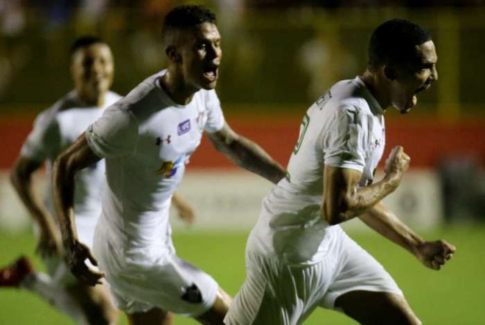 Fluminense virou contra o Vitória no Barradão