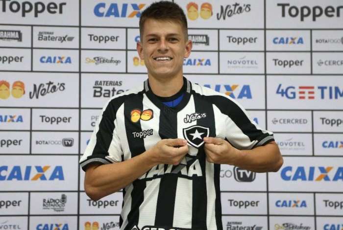 Jo�o Pedro foi apresentado no Botafogo