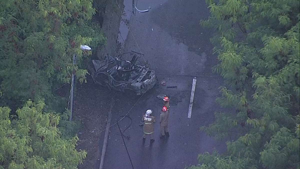Carro ficou completamente destruído após batida e explosão - Reprodução TV Globo