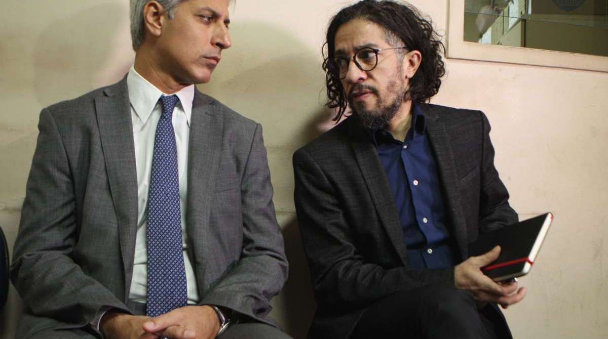 5-08-8--20 - Os Deputados, Alexandre Molon e Jean Willis chegam a DH Barra para reuni&atilde;o sobre o andamento das investiga&ccedil;&ograve;es da morte da Vereadora Mariele Franco. Fotos de Estefan Radovicz / Ag&ecirc;ncia O Dia
      Byline