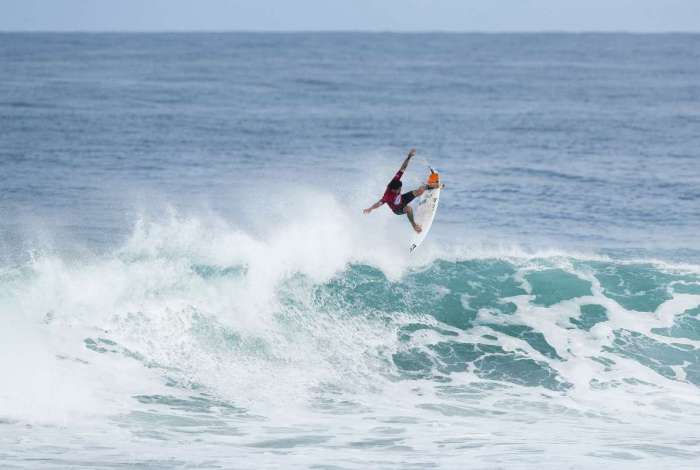 A capital brasileira do surfe tem ondas perfeitas para o esporte