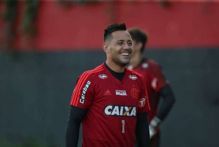 Flamengo vai trocar quase meio time para a partida contra o Vitória