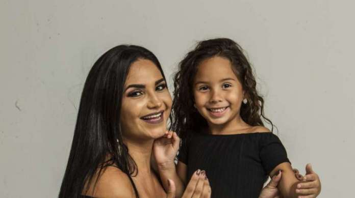 Revista Se Liga - Jornal Meia Hora - Especial dia das maes com a modelo Shayene Cesario e  sua filha Ana Patricia, 4 anos. Rj, 09 de maio.