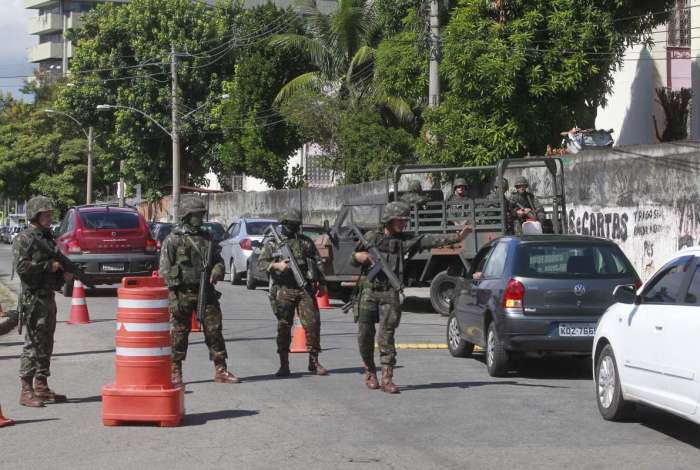 Ex�rcito tem feito opera��es para reprimir roubos de carga na Brasil