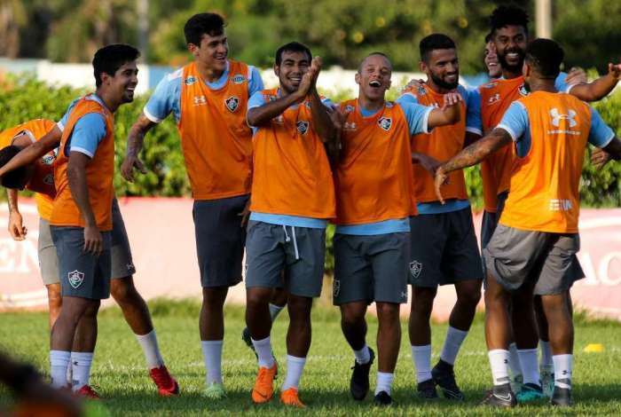 Jogadores do Flu se divertem no treino no CT do Blooming, em Santa Cruz de la Sierra