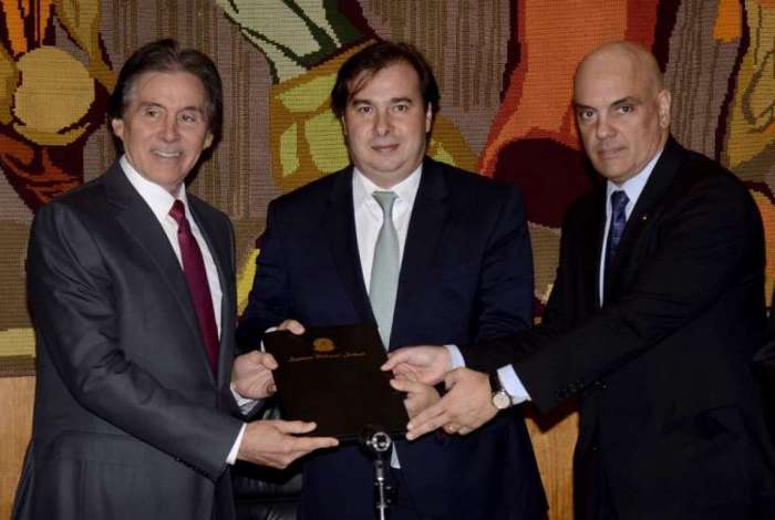 Os presidentes do Senado, Eunício Oliveira, e da Câmara, Rodrigo Maia, recebem conjunto de propostas do ministro do STF Alexandre de Moraes