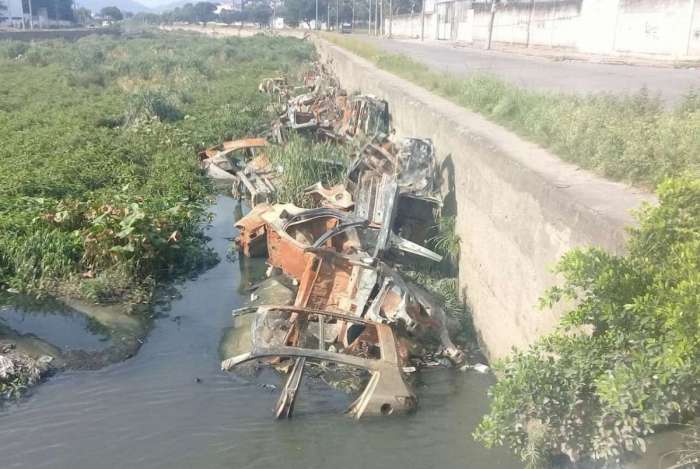 Desde janeiro, 7 mil toneladas de material foram retiradas do rio