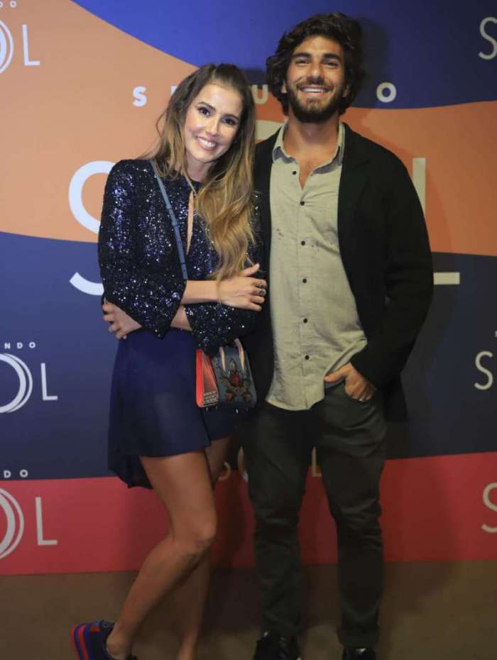 Deborah Secco e o marido Hugo Moura