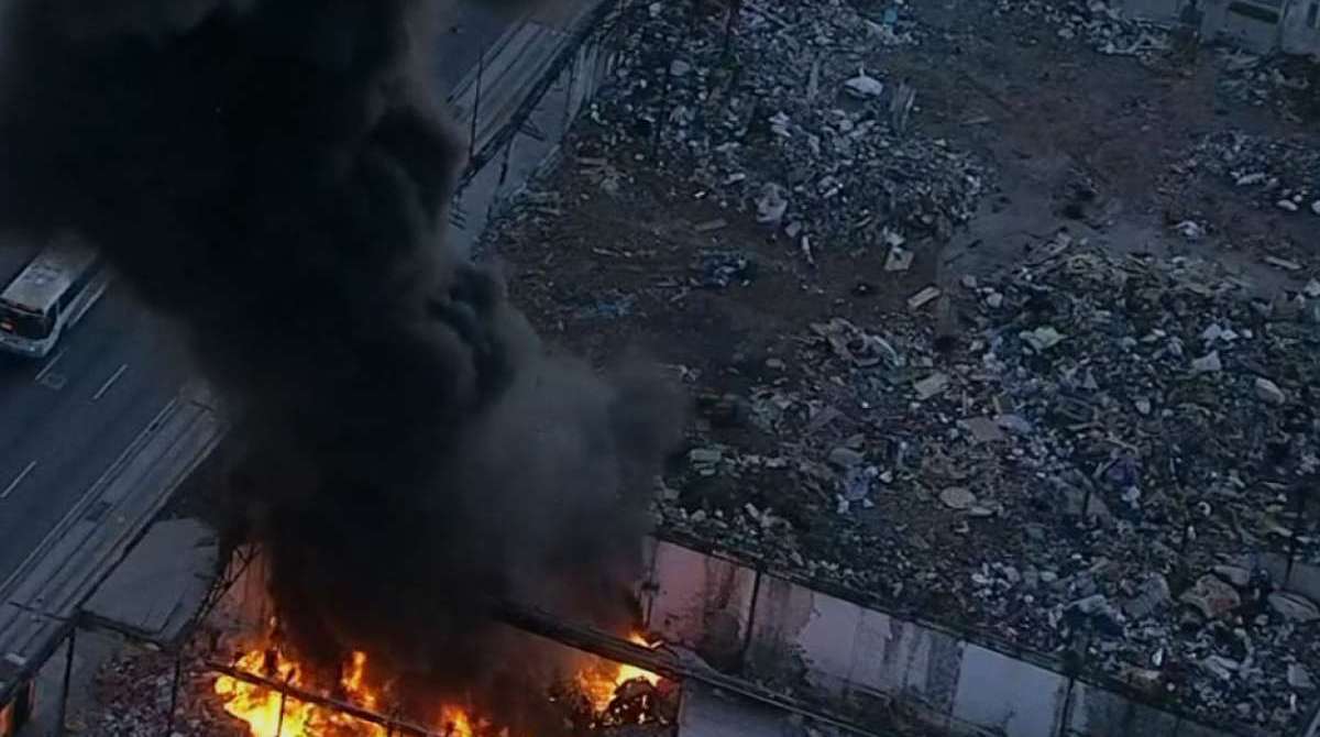 Incêndio em galpão da Zona Portuária