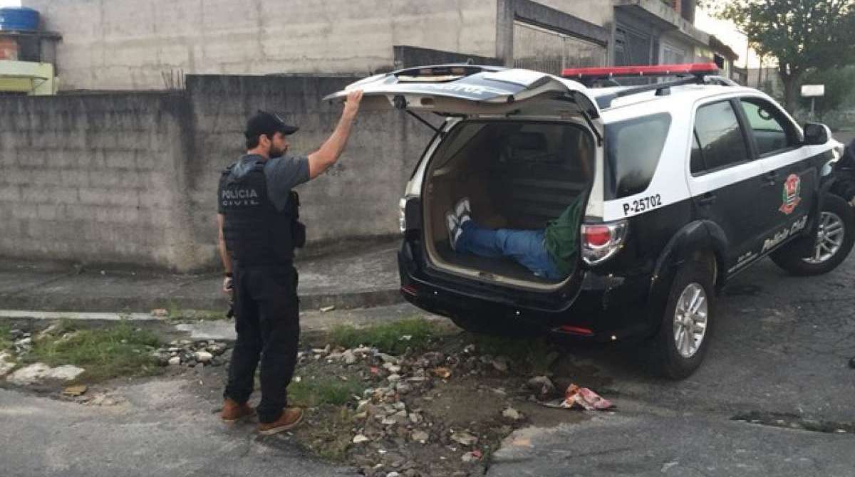 Nas primeiras horas da manhã eram cumpridos quatro mandados de prisão na capital e cidades da região metropolitana de São Paulo - Divulgação/Polícia Civil