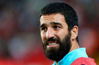 Ex-meia do Barcelona é acusado de destruir mansão avaliada em R$ 98 milhões