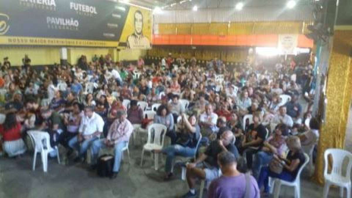 Assembleia da rede municipal de Educação ocorreu na quadra da São Clemente - Divulgação