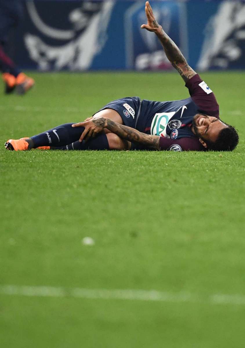 Paris Saint-Germain's Brazilian defender Daniel Alves gestures as he lies on the ground during the French Cup final football match between Les Herbiers and Paris Saint-Germain (PSG), on May 8, 2018 at the Stade de France in Saint-Denis, outside Paris.
Brazil star Dani Alves faces a race against time to be fit for the World Cup after his club Paris Saint-Germain said he would be out for at least three weeks with a knee injury. The 35-year-old suffered the injury playing in the French Cup final against Les Herbiers on May 8. Brazil play their first World Cup match against Switzerland on June 17. / 