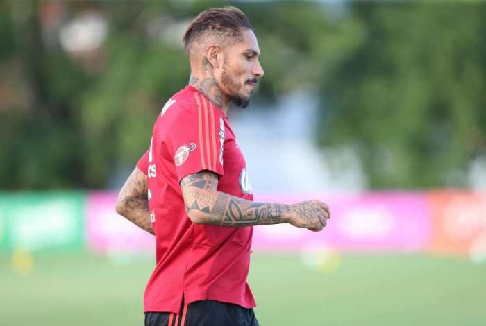 Guerrero no treino do Flamengo no Ninho do Urubu