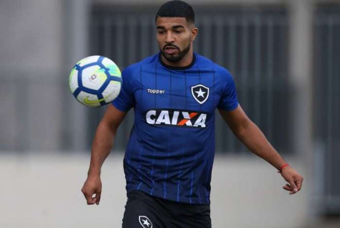 Aguirre deve fazer estreia pelo Botafogo