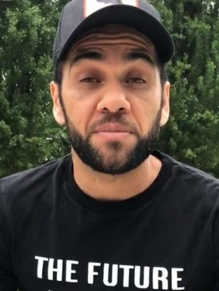 Daniel Alves está fora da Copa do Mundo